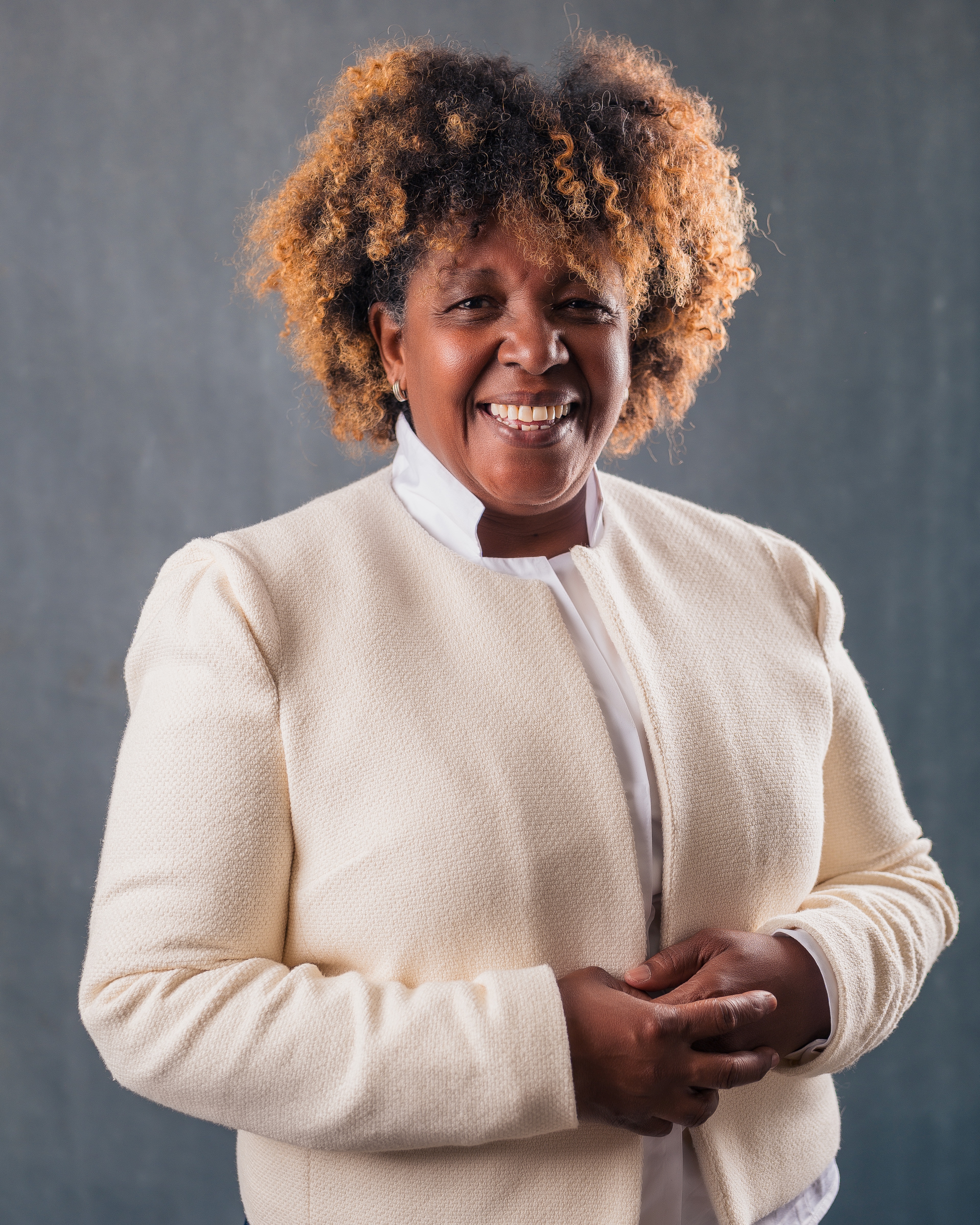 Professional portrait of Artemisa Monteiro